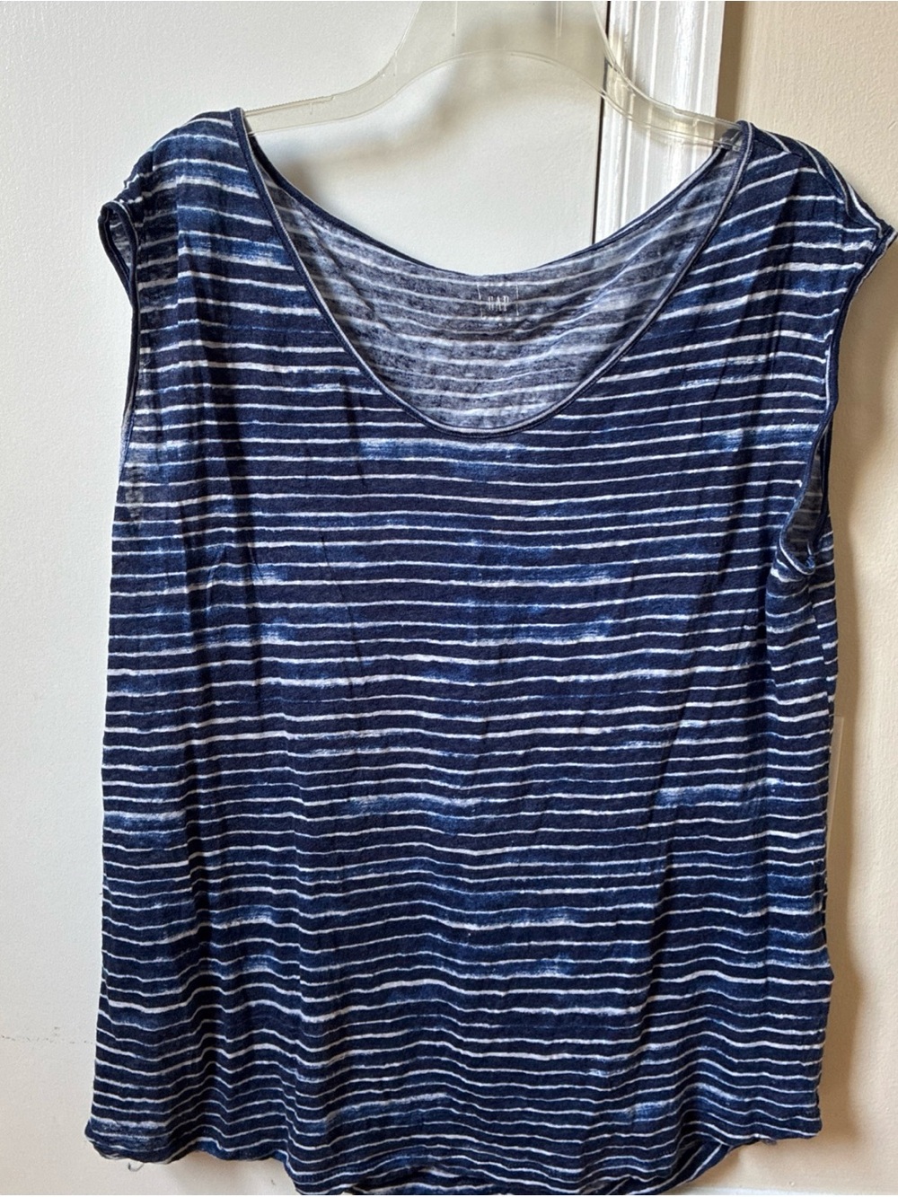GAP linen short sleeve blue and white striped T-shirt, size M